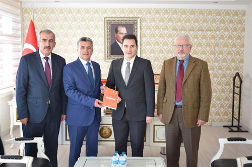 Ankara Arguvanlılar Kültür Dayanışma ve Yardımlaşma Dernek Başkan ve Üyeleri Kaymakamımız Sn. Adem KARATAŞ'ı ziyaret ettiler.